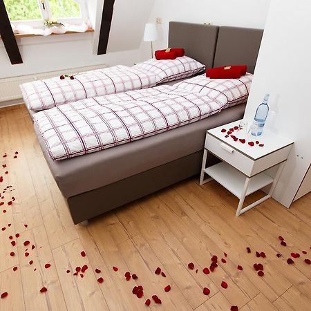 Pension Altes Burghotel Нойштадт-Глеве Экстерьер фото