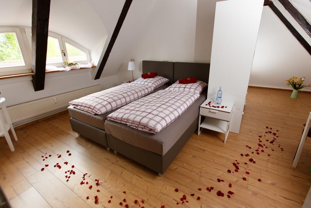 Pension Altes Burghotel Нойштадт-Глеве Экстерьер фото